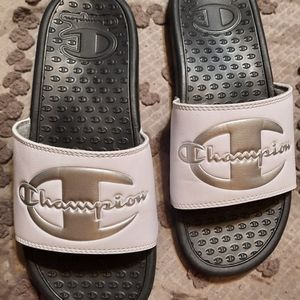 Womens sz9 CHAMPION Slides!